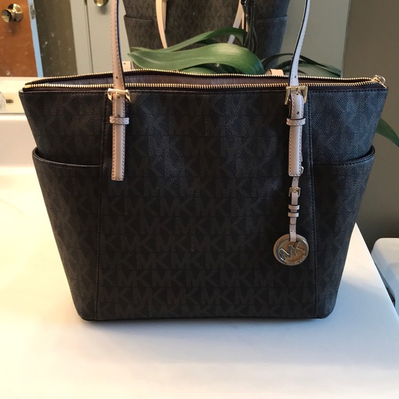 Michael Kors Handbags - Michael Kors large purse.